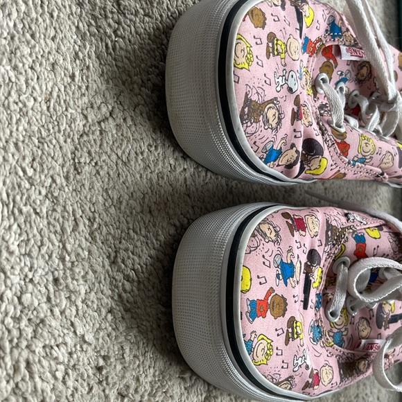 Vans Peanuts 2017 sneakers! RARE! Women’s size 7 in excellent used condition. - Picture 7 of 8